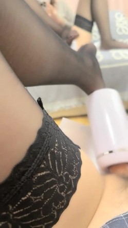 新来的骚货，拜金女，开着特斯拉去车震，【柔柔早点睡】，KTV塞跳蛋，车震，酒店开房一条龙 截图6