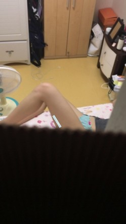【洗浴换衣合集】高校渣女坑闺蜜拍舍友2+窥视邻居小姐姐们的私生活42V，师范大学的美女就是多 截图1