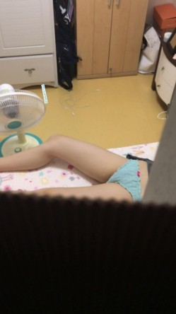【洗浴换衣合集】高校渣女坑闺蜜拍舍友2+窥视邻居小姐姐们的私生活42V，师范大学的美女就是多 截图6