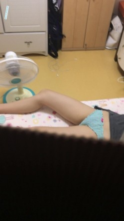 【洗浴换衣合集】高校渣女坑闺蜜拍舍友2+窥视邻居小姐姐们的私生活42V，师范大学的美女就是多 截图11