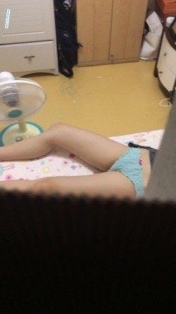 【洗浴换衣合集】高校渣女坑闺蜜拍舍友2+窥视邻居小姐姐们的私生活42V，师范大学的美女就是多 截图12