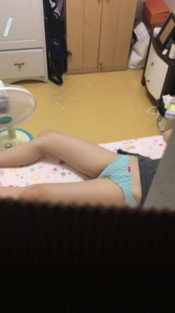 【洗浴换衣合集】高校渣女坑闺蜜拍舍友2+窥视邻居小姐姐们的私生活42V，师范大学的美女就是多 截图13