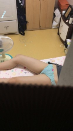 【洗浴换衣合集】高校渣女坑闺蜜拍舍友2+窥视邻居小姐姐们的私生活42V，师范大学的美女就是多 截图14