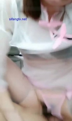 车震学妹 车上啪啪震得厉害引路人大爷观看 截图15