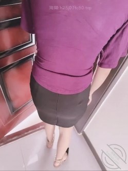 为了缓解经济压力让嫂子完成老板的指定任务，骚穴塞跳蛋出门露出 截图12
