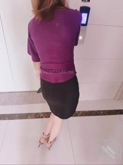 为了缓解经济压力让嫂子完成老板的指定任务，骚穴塞跳蛋出门露出 截图16
