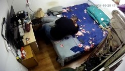 家庭摄像头破解入侵多角度真实偸拍，抽烟背纹烈女私生活曝光也是一个欲女，跟老公性爱还不满足，还总喜欢道具紫薇 截图4