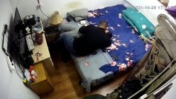 家庭摄像头破解入侵多角度真实偸拍，抽烟背纹烈女私生活曝光也是一个欲女，跟老公性爱还不满足，还总喜欢道具紫薇 截图6