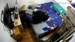 家庭摄像头破解入侵多角度真实偸拍，抽烟背纹烈女私生活曝光也是一个欲女，跟老公性爱还不满足，还总喜欢道具紫薇 截图9