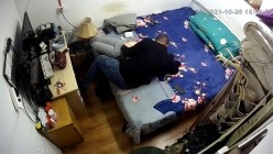 家庭摄像头破解入侵多角度真实偸拍，抽烟背纹烈女私生活曝光也是一个欲女，跟老公性爱还不满足，还总喜欢道具紫薇 截图10