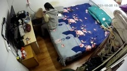 家庭摄像头破解入侵多角度真实偸拍，抽烟背纹烈女私生活曝光也是一个欲女，跟老公性爱还不满足，还总喜欢道具紫薇 截图11