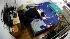 家庭摄像头破解入侵多角度真实偸拍，抽烟背纹烈女私生活曝光也是一个欲女，跟老公性爱还不满足，还总喜欢道具紫薇 截图13