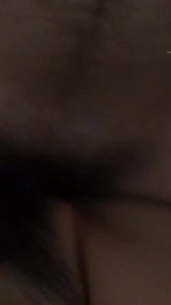网聊刚泡到手的 ️小姐姐~第一次酒店约见~上来就把我摁下吃鸡巴~好疯狂好爽 ️无套一顿爆艹~! 截图8