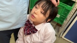 MUKD-507 万引き冤罪レ×プ 脅迫され性処理肉便器として孕むまで中出しされ続けた無実の制服美少女 菊池はる 截图2
