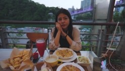 台湾原创国产平台AVJiali 模特 宋雨川 与可爱小辣妹的POV视角激情性爱约会 没有一口饭是白吃的 截图6