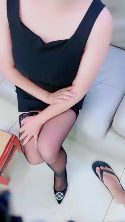 【剧情演绎】勾搭大奶小嫂子，对白精彩刺激 半推半就肉棒无套插入小穴，操爽了就老实了 截图4