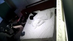 天眼酒店偷拍 物质女嫌弃下头男友买的东西不好互殴打架 截图1