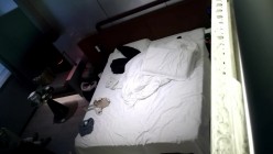 天眼酒店偷拍 物质女嫌弃下头男友买的东西不好互殴打架 截图2
