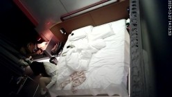 天眼酒店偷拍 物质女嫌弃下头男友买的东西不好互殴打架 截图6