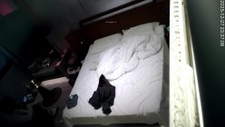 天眼酒店偷拍 物质女嫌弃下头男友买的东西不好互殴打架 截图7