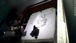 天眼酒店偷拍 物质女嫌弃下头男友买的东西不好互殴打架 截图8