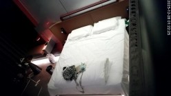 天眼酒店偷拍 物质女嫌弃下头男友买的东西不好互殴打架 截图11