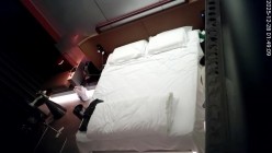 天眼酒店偷拍 物质女嫌弃下头男友买的东西不好互殴打架 截图12