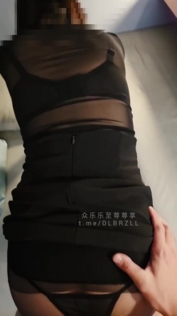 推特极品少妇淫妻「Ella小骚狐」欲望人妻户外勾引野战黑丝骑乘后入中出 截图9