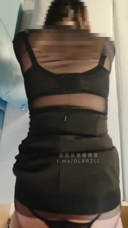 推特极品少妇淫妻「Ella小骚狐」欲望人妻户外勾引野战黑丝骑乘后入中出 截图11