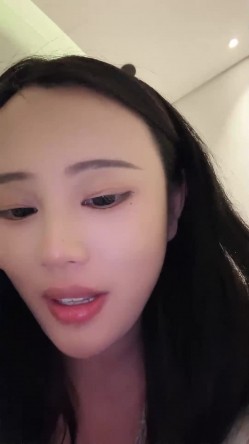 巨乳空姐甜美女神【小鱼糕冷】 温泉会所 空姐制服 无套后入内射 吃鸡自慰 爽死啦 截图1