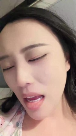巨乳空姐甜美女神【小鱼糕冷】 温泉会所 空姐制服 无套后入内射 吃鸡自慰 爽死啦 截图8