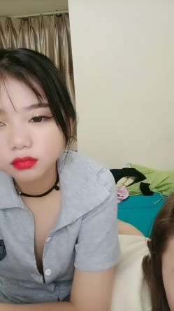 【还没有名字】3个妹子和单男4P 其中一个妹子颜值不错 当然她啪啪最照顾她 截图8