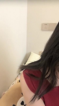 抖音女网红，【京鱼儿】，童颜巨乳女神~掰穴自慰~狂射中，人工白虎，这骚穴真是欠操欠插，好美啊 截图7
