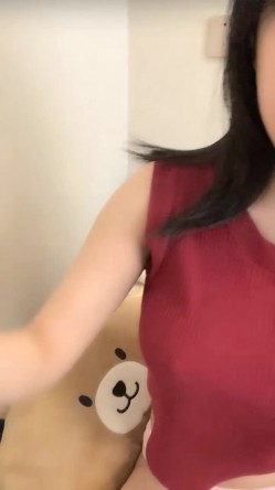 抖音女网红，【京鱼儿】，童颜巨乳女神~掰穴自慰~狂射中，人工白虎，这骚穴真是欠操欠插，好美啊 截图8
