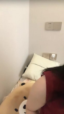 抖音女网红，【京鱼儿】，童颜巨乳女神~掰穴自慰~狂射中，人工白虎，这骚穴真是欠操欠插，好美啊 截图9