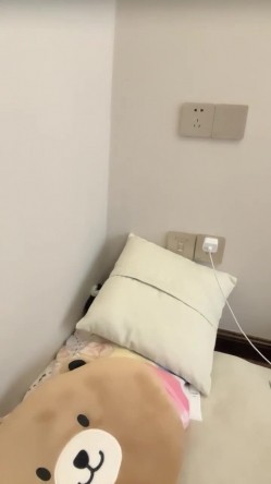 抖音女网红，【京鱼儿】，童颜巨乳女神~掰穴自慰~狂射中，人工白虎，这骚穴真是欠操欠插，好美啊 截图11