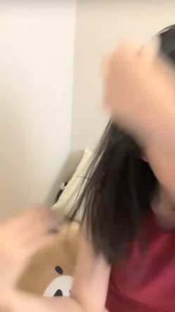 抖音女网红，【京鱼儿】，童颜巨乳女神~掰穴自慰~狂射中，人工白虎，这骚穴真是欠操欠插，好美啊 截图12