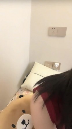 抖音女网红，【京鱼儿】，童颜巨乳女神~掰穴自慰~狂射中，人工白虎，这骚穴真是欠操欠插，好美啊 截图13