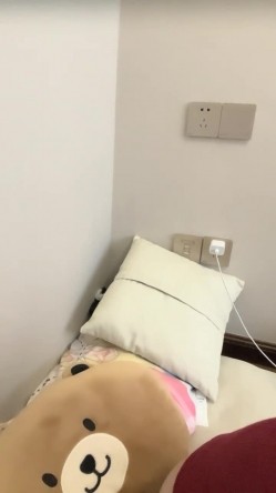 抖音女网红，【京鱼儿】，童颜巨乳女神~掰穴自慰~狂射中，人工白虎，这骚穴真是欠操欠插，好美啊 截图14