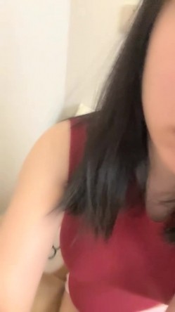 抖音女网红，【京鱼儿】，童颜巨乳女神~掰穴自慰~狂射中，人工白虎，这骚穴真是欠操欠插，好美啊 截图15