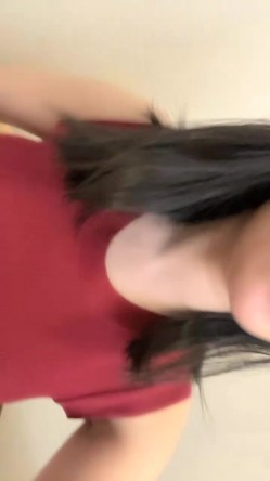 抖音女网红，【京鱼儿】，童颜巨乳女神~掰穴自慰~狂射中，人工白虎，这骚穴真是欠操欠插，好美啊 截图16