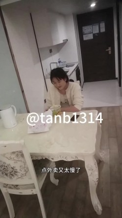 【第一视角探花】175的大高个小姐姐说感觉逼都被操肿了 刚下海每天业务太多，身体被操伤了 截图1