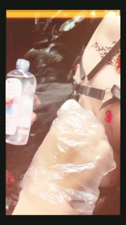 稀有露脸 高端ACG业界女神爆机少女 喵小吉 暗黑系Cos《鸦》敏感乳头变硬耸立 饱满少女阴户诱人至极 截图4