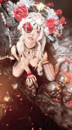 稀有露脸 高端ACG业界女神爆机少女 喵小吉 暗黑系Cos《鸦》敏感乳头变硬耸立 饱满少女阴户诱人至极 截图11