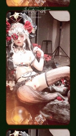 稀有露脸 高端ACG业界女神爆机少女 喵小吉 暗黑系Cos《鸦》敏感乳头变硬耸立 饱满少女阴户诱人至极 截图13