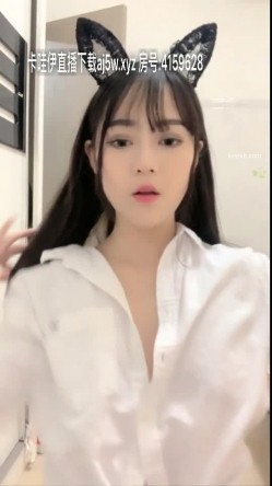 典型南方女孩 一张明星脸的超高颜值大美人 和炮友在闺房里打炮 这情趣内衣太吸引人 闺蜜趴着假装偷看 截图6