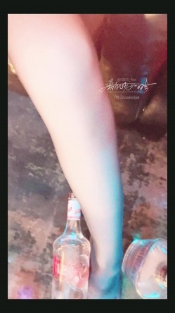 【超美高端 ️罕见露脸露点】极品Cos爆机少女【喵小吉】新作《小吉的微醺时刻》黑丝迷情 美乳粉穴 超清4K原档无水印 截图12