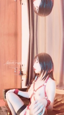 【超美高端 ️罕见露脸露点】极品Cos爆机少女【喵小吉】新作《小吉的微醺时刻》黑丝迷情 美乳粉穴 超清4K原档无水印 截图15