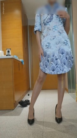 【模特私拍】学院派高端独享系列5三个极品美女，直播平台上的网红，以旗袍JK为主。美女白净，长相甜美，极品火辣身材 截图1