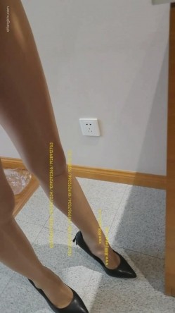 【模特私拍】学院派高端独享系列5三个极品美女，直播平台上的网红，以旗袍JK为主。美女白净，长相甜美，极品火辣身材 截图13